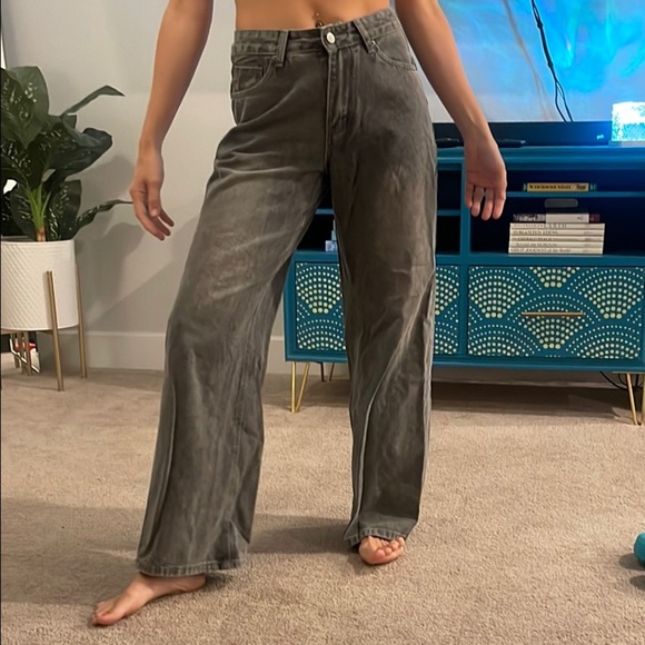 Japanese Weekend Gray Jeans with Star Detail - Picture 4 of 4